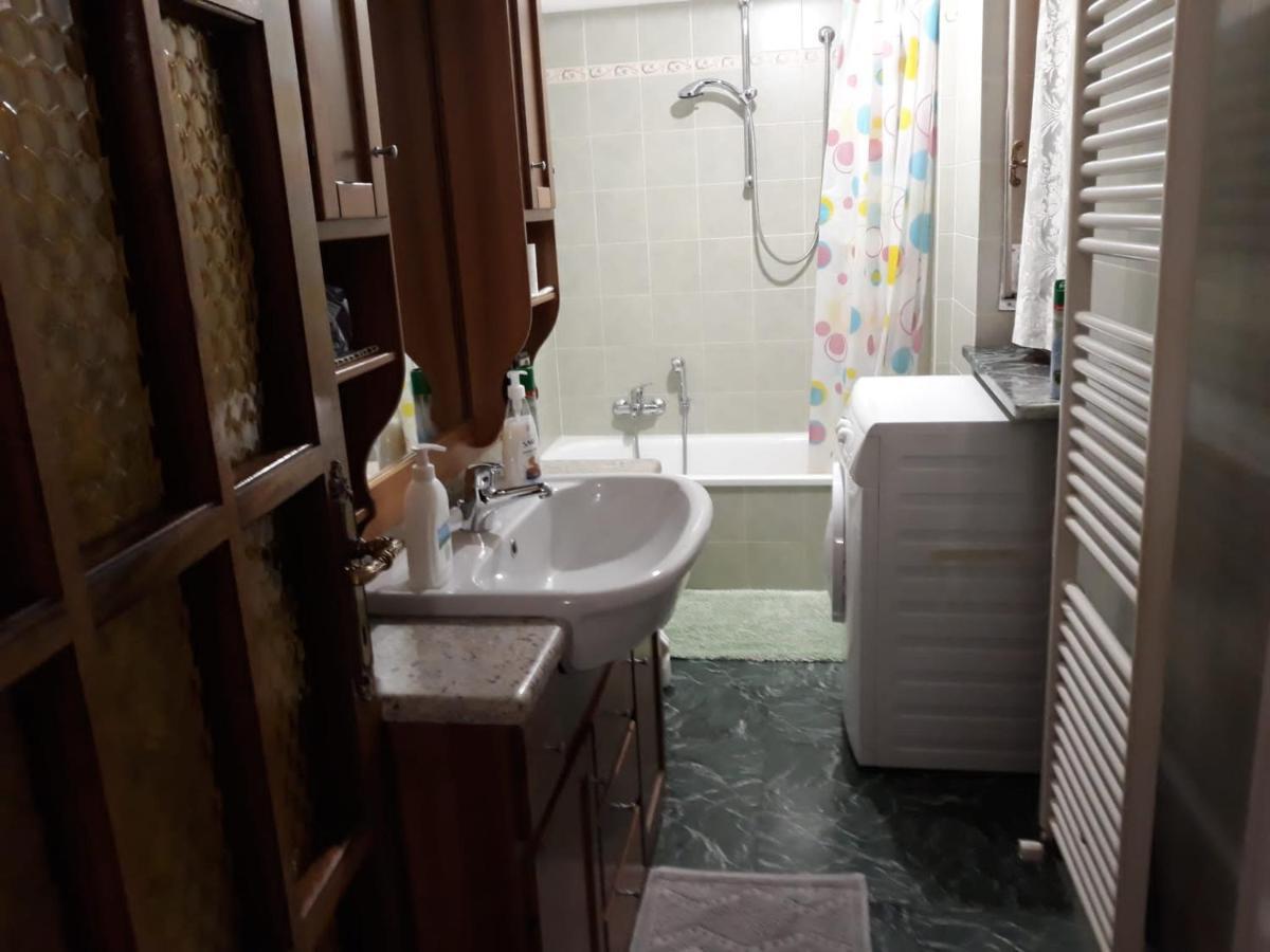 Appartamento Con Parcheggio Pubblico Sotto Casa Saint-Vincent Ngoại thất bức ảnh